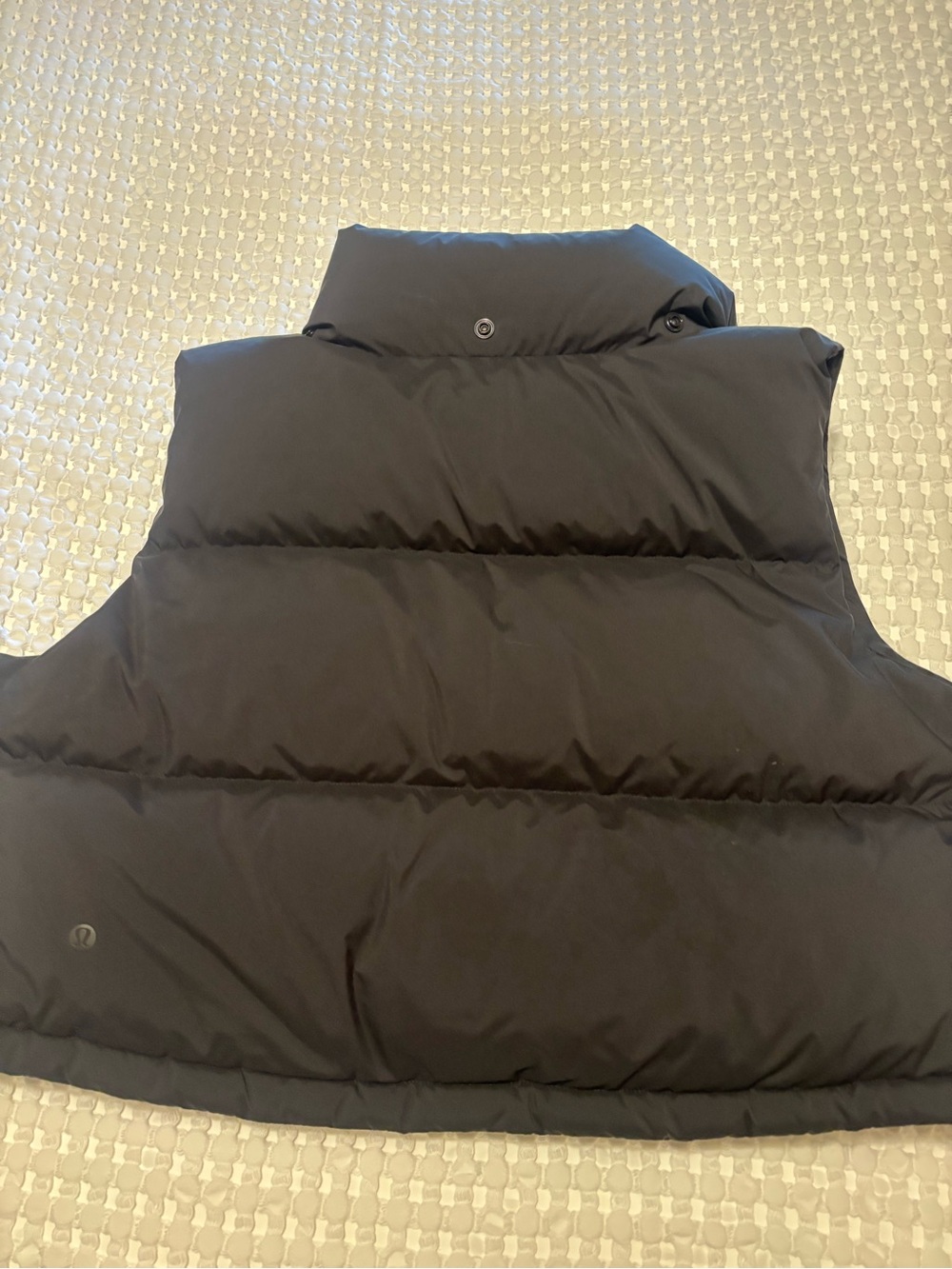 Cropped Black Puffer Vest - Picture 2 of 3